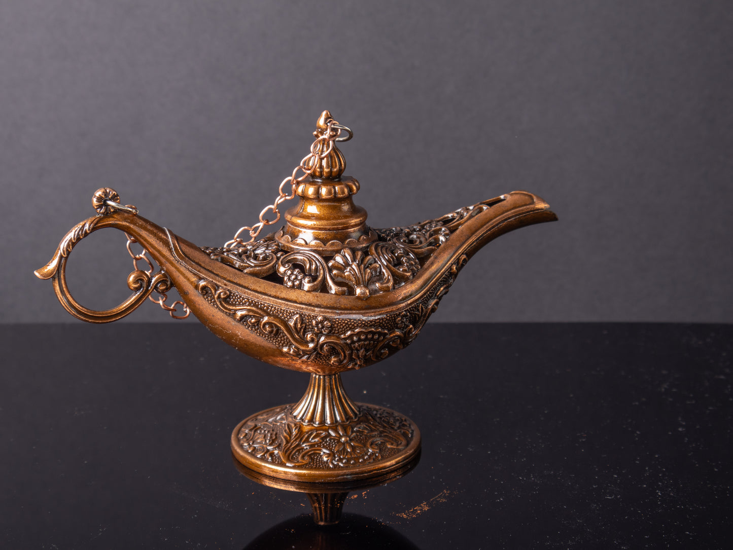Aladdin Magic Lamp – Authentic Oriental Zinc Alloy Decorative Piece & Incense Burner