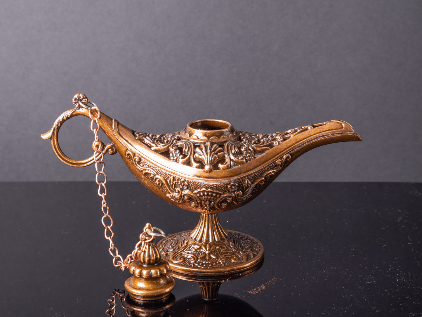 Aladdin Magic Lamp – Authentic Oriental Zinc Alloy Decorative Piece & Incense Burner